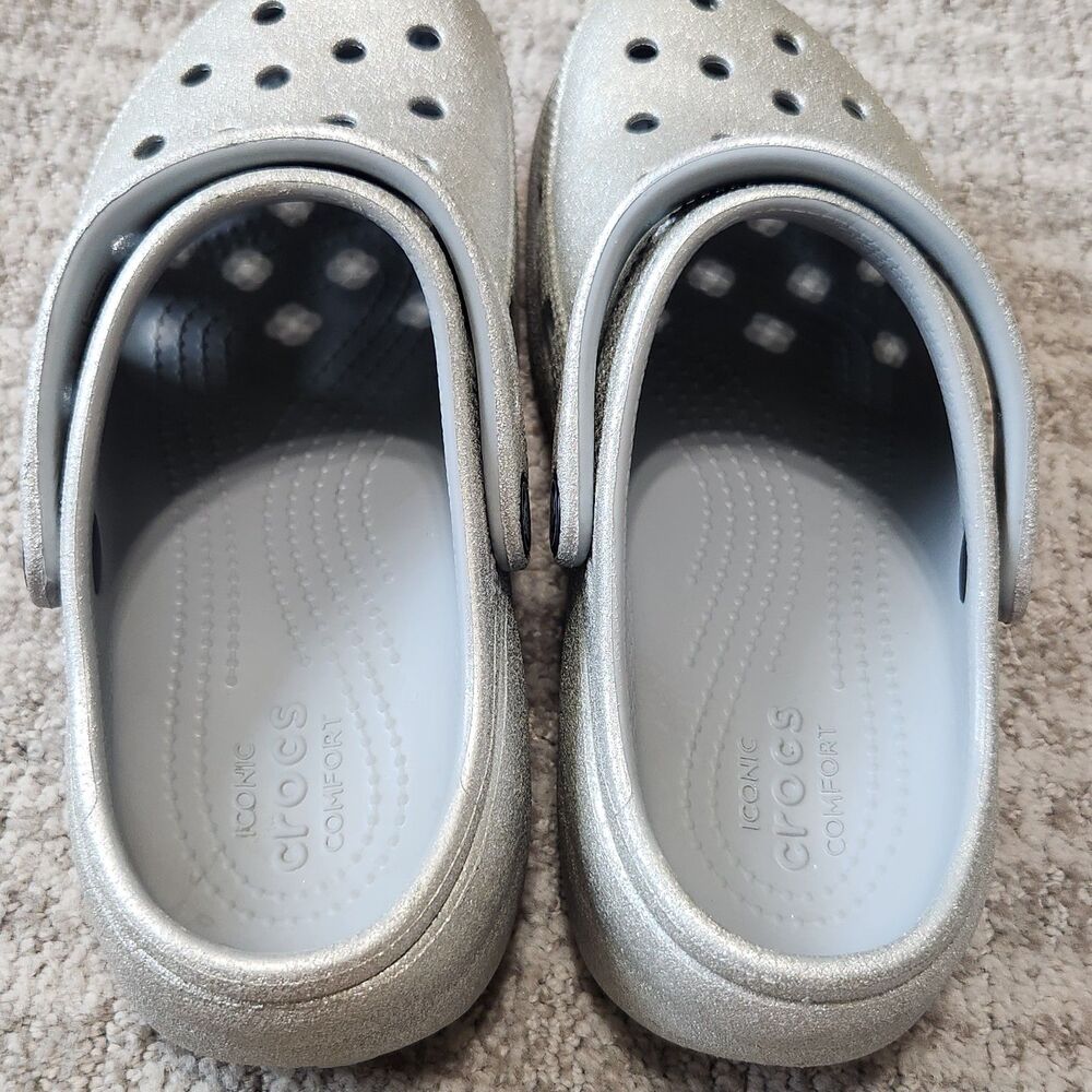 Crocs women's Classic Glitter Platform Clogs silver size 7 - Picture 8 of 9